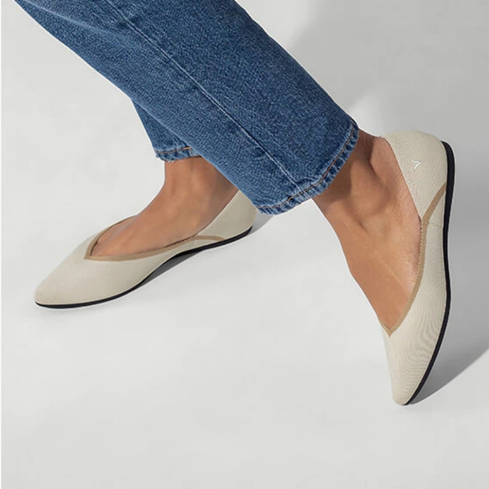 Eco-Friendly! Vivaia Pointed Toe V-Cut Flats